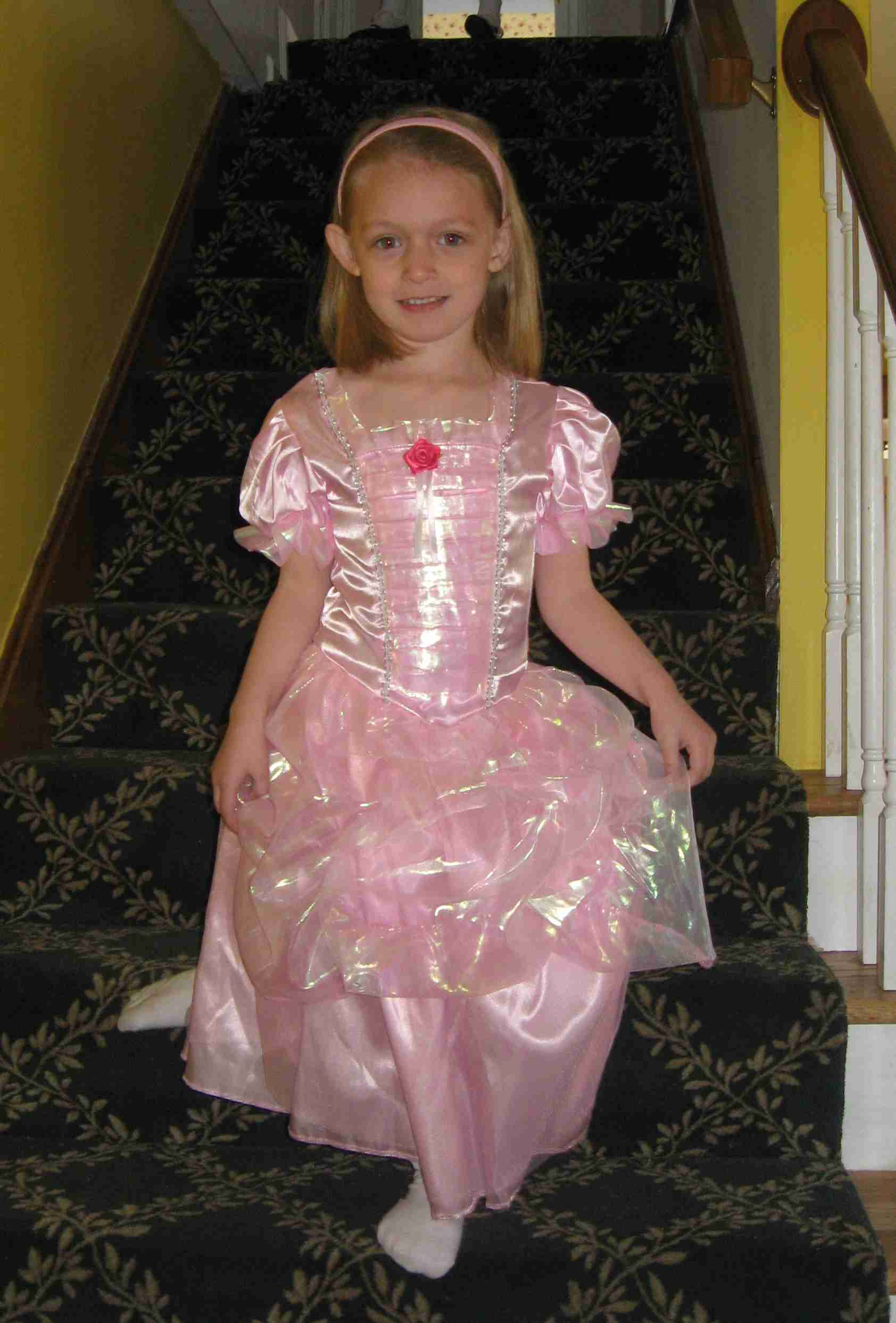 2009-04-04 Cate desended stairs before Princess party.jpg